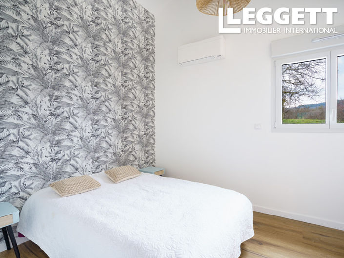 Image No.6-5 Bed House for sale