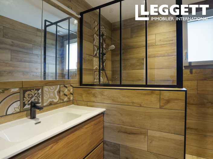 Image No.7-5 Bed House for sale