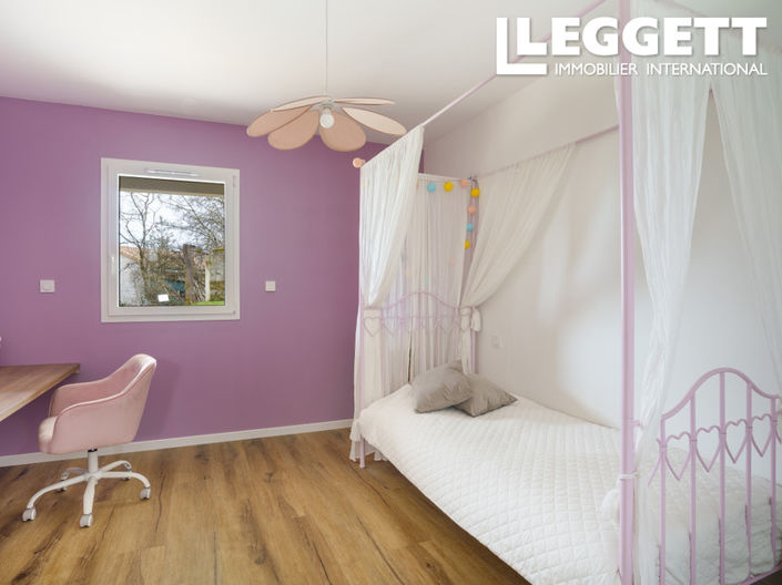 Image No.8-5 Bed House for sale