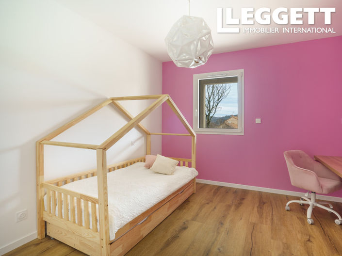 Image No.9-5 Bed House for sale