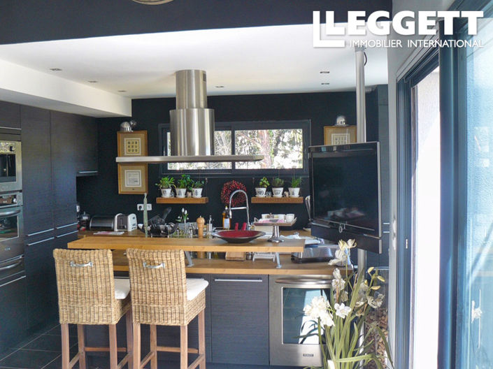 Image No.10-5 Bed House for sale