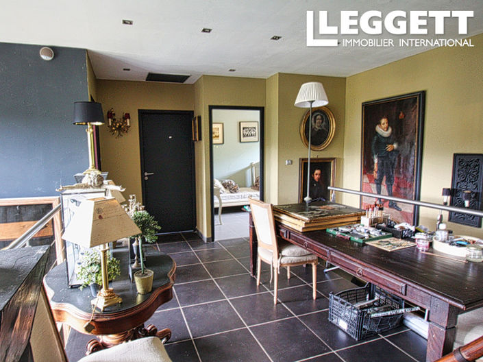 Image No.8-5 Bed House for sale