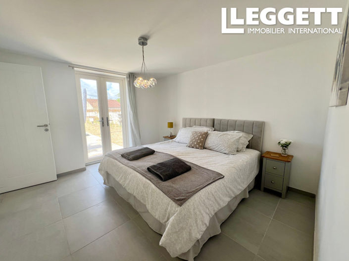 Image No.2-4 Bed House for sale