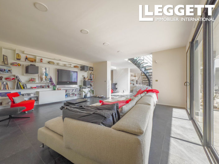 Image No.10-5 Bed House for sale