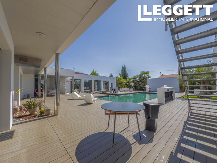 Image No.6-5 Bed House for sale