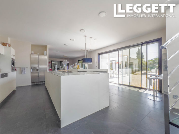 Image No.9-5 Bed House for sale