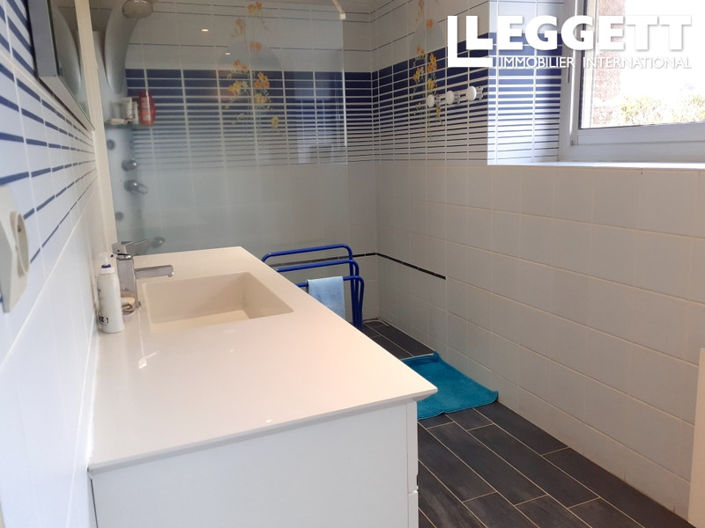 Image No.8-4 Bed House for sale