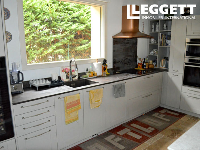 Image No.6-7 Bed House for sale