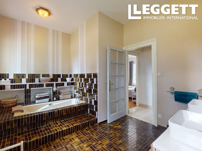 Image No.7-5 Bed House for sale