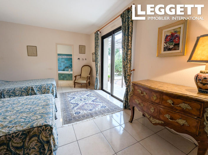 Image No.8-3 Bed House for sale