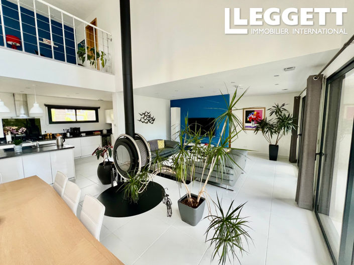 Image No.8-3 Bed House for sale