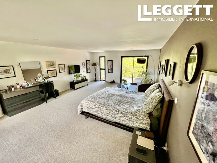 Image No.10-3 Bed House for sale