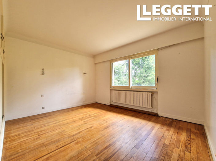 Image No.5-6 Bed House for sale