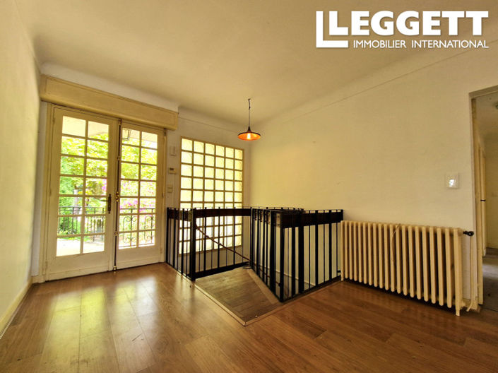 Image No.8-6 Bed House for sale