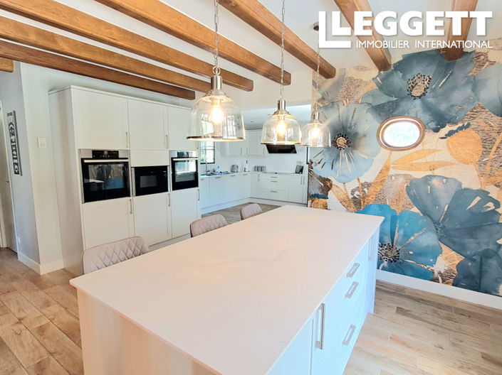 Image No.7-5 Bed House for sale