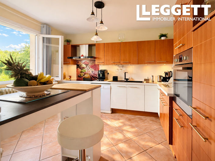 Image No.7-5 Bed House for sale