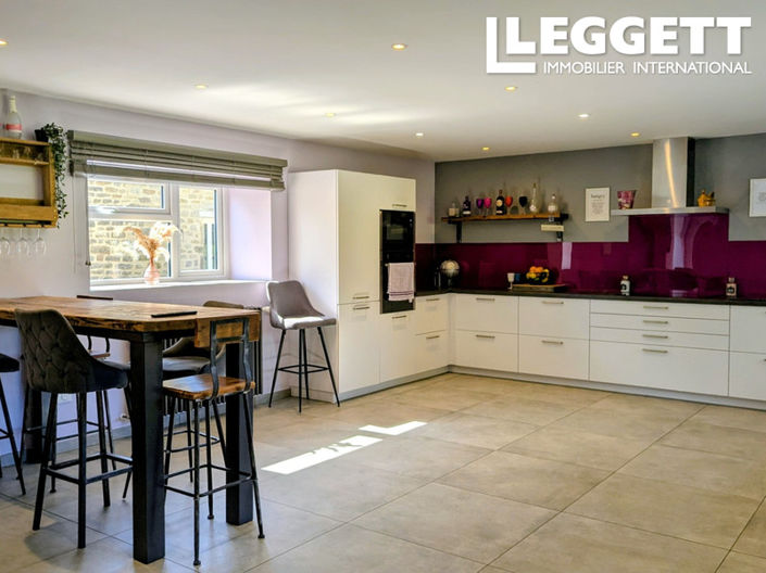 Image No.10-12 Bed House for sale