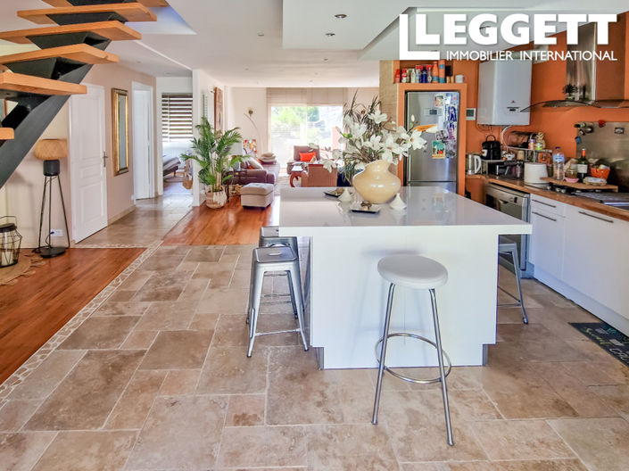 Image No.6-4 Bed House for sale