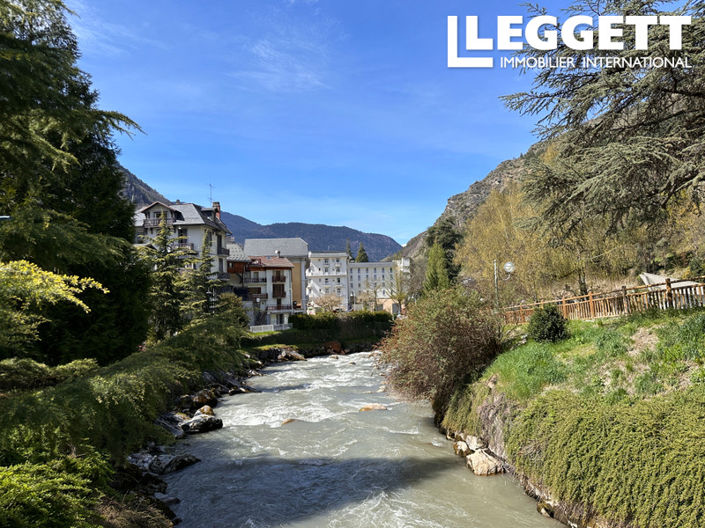 Image No.10-6 Bed House for sale