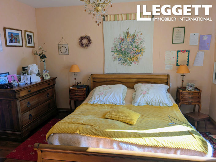 Image No.6-4 Bed House for sale