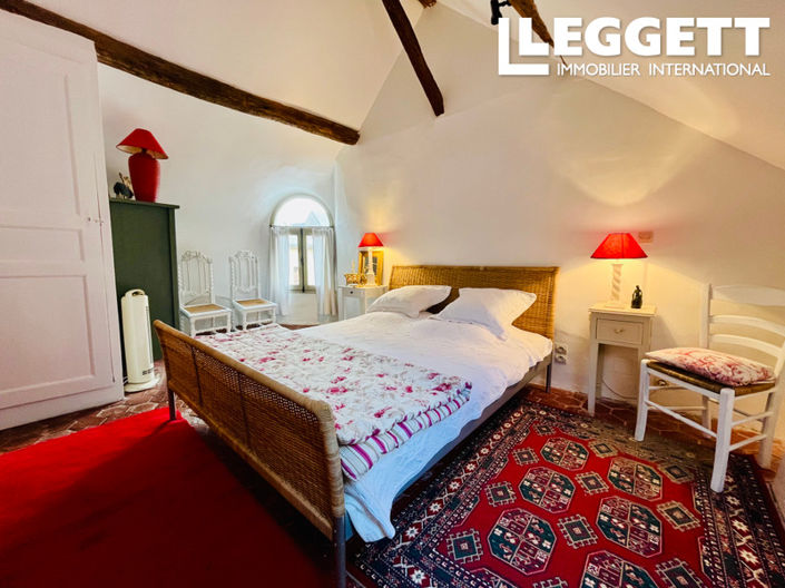 Image No.6-5 Bed House for sale