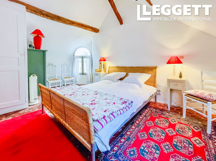 Image No.8-5 Bed House for sale