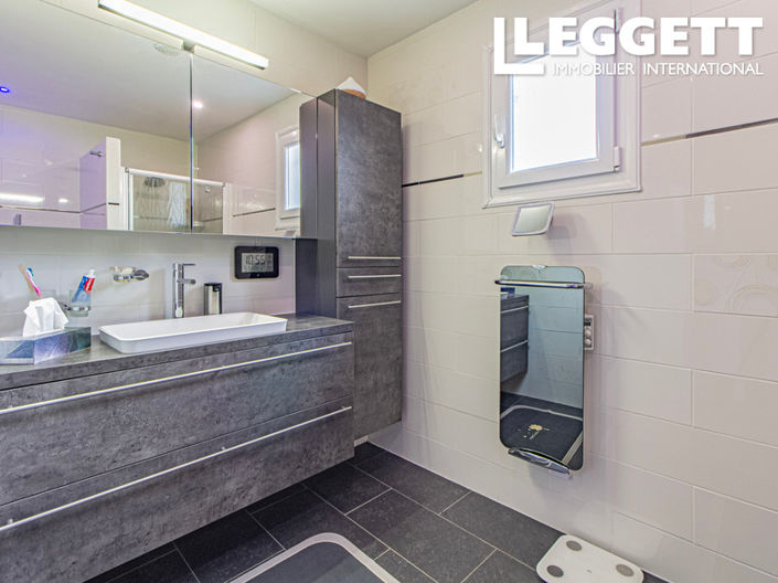 Image No.9-4 Bed House for sale