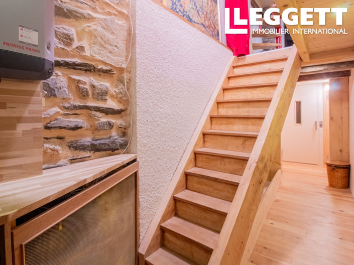 Image No.10-3 Bed House for sale