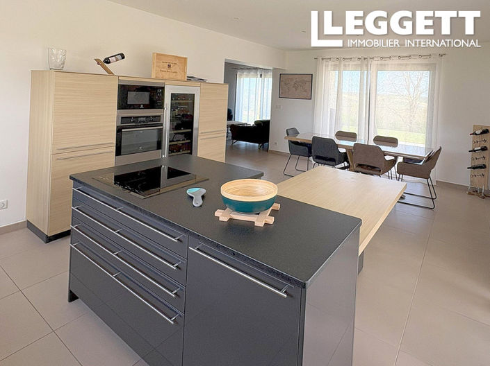 Image No.6-4 Bed House for sale