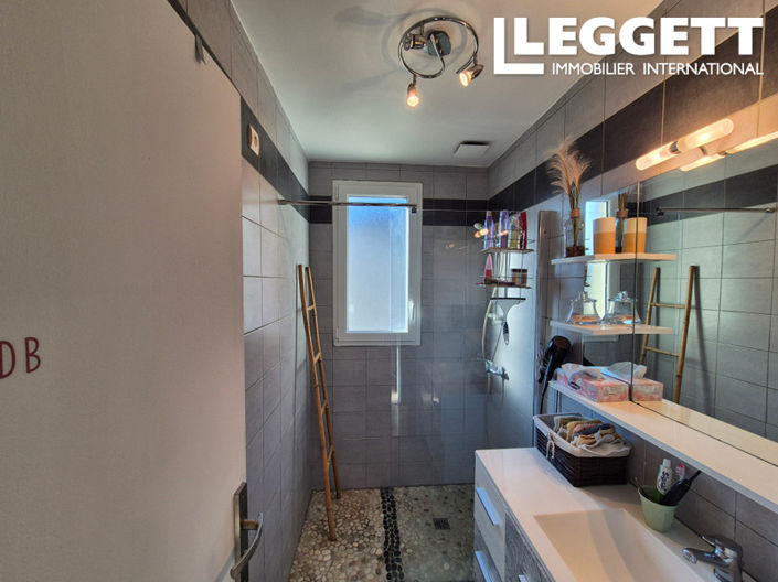 Image No.5-2 Bed House for sale