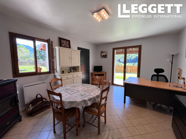 Image No.10-3 Bed House for sale