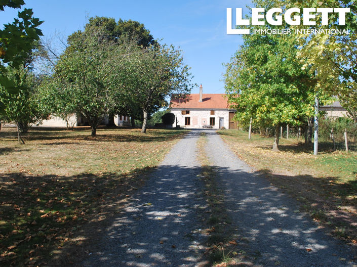 Image No.2-Maison de 7 chambres à vendre à Lathus-Saint-Rémy