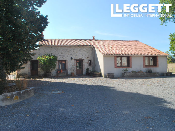 Image No.3-Maison de 7 chambres à vendre à Lathus-Saint-Rémy