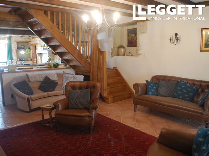 Image No.8-7 Bed House for sale