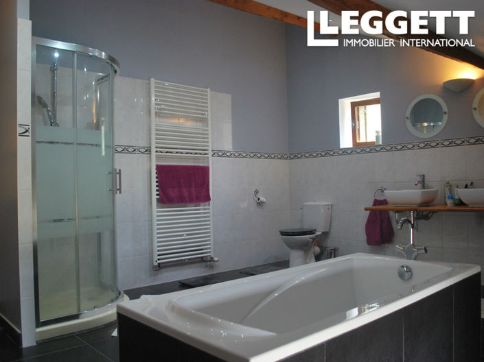 Image No.9-Maison de 7 chambres à vendre à Lathus-Saint-Rémy