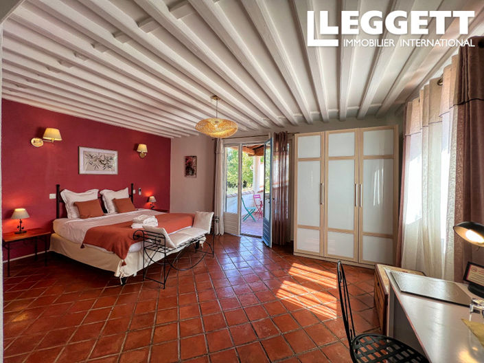 Image No.1-Commercial de 15 chambres à vendre à Le Val