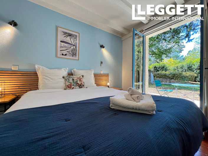 Image No.5-15 Bed Commercial for sale