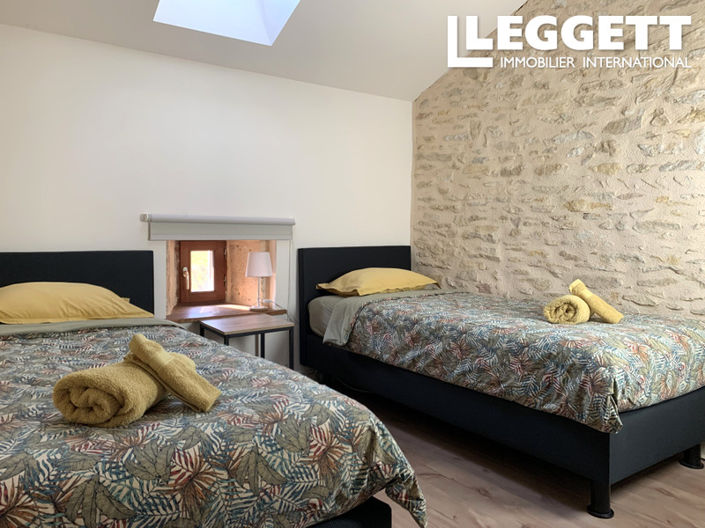 Image No.7-5 Bed House for sale