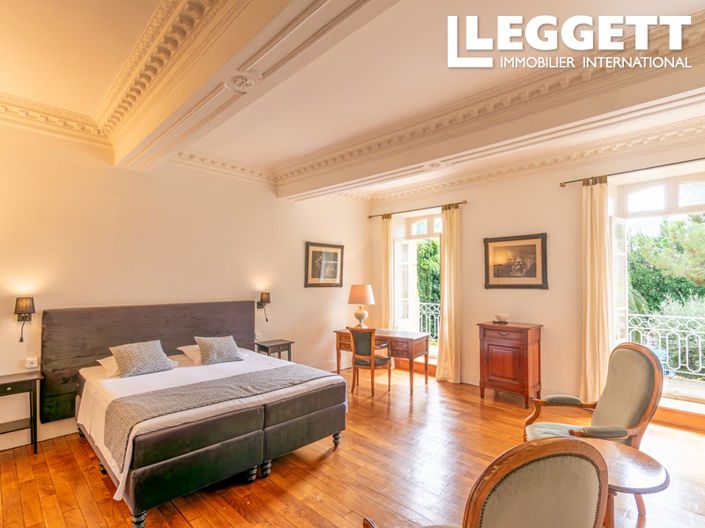 Image No.4-10 Bed House for sale