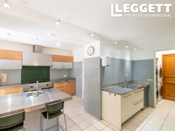 Image No.5-10 Bed House for sale