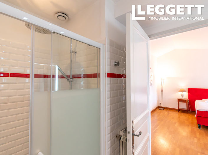 Image No.7-10 Bed House for sale