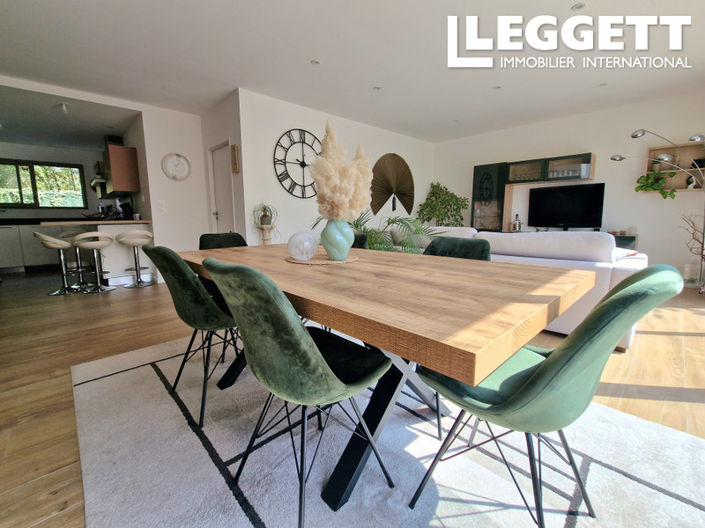 Image No.1-4 Bed House for sale