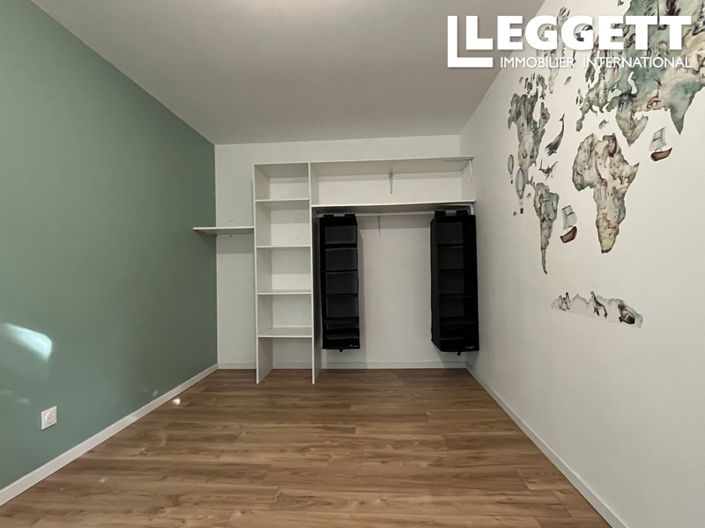 Image No.9-5 Bed House for sale