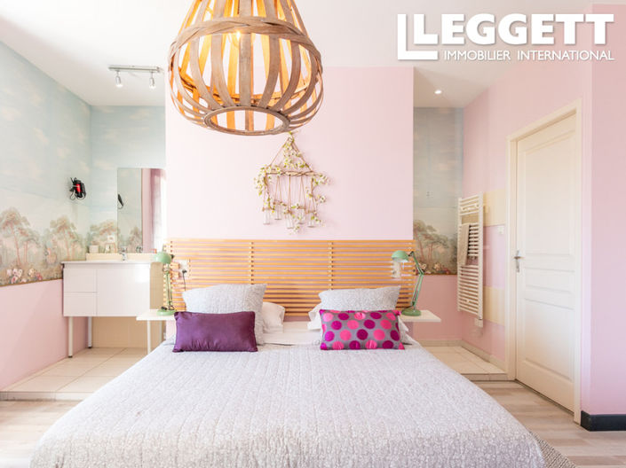 Image No.5-9 Bed House for sale