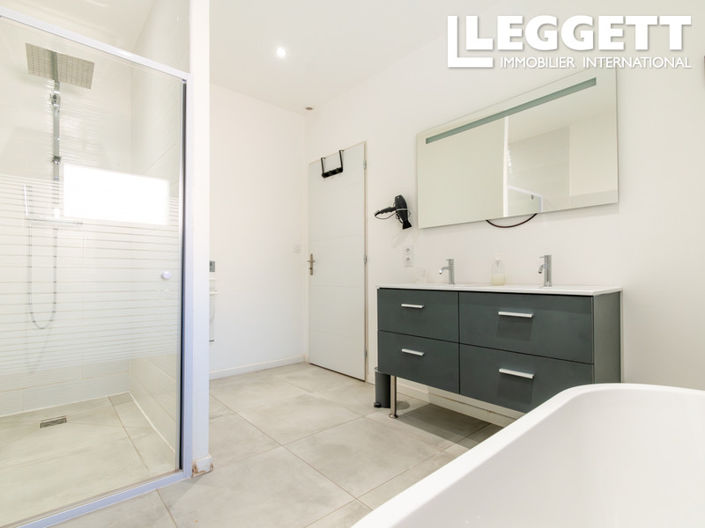 Image No.7-9 Bed House for sale