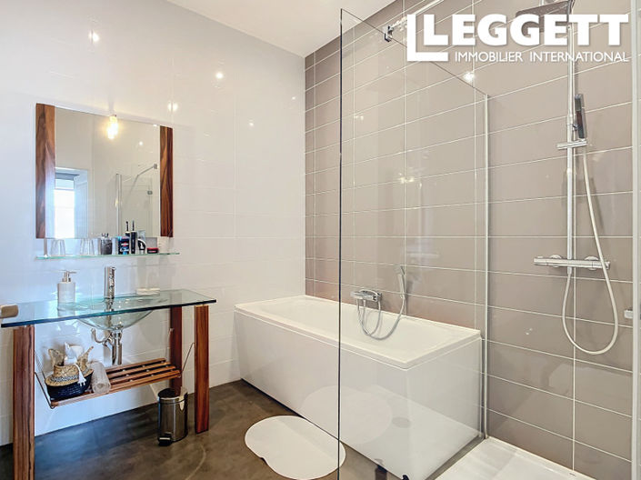 Image No.4-9 Bed House for sale