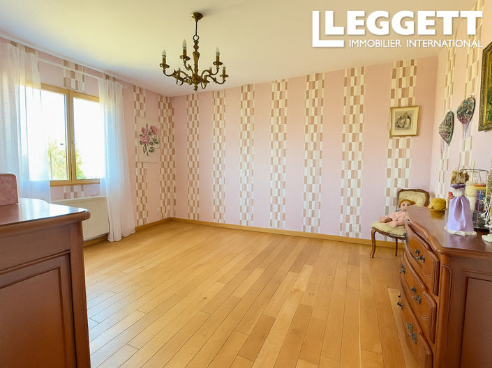 Image No.8-4 Bed House for sale