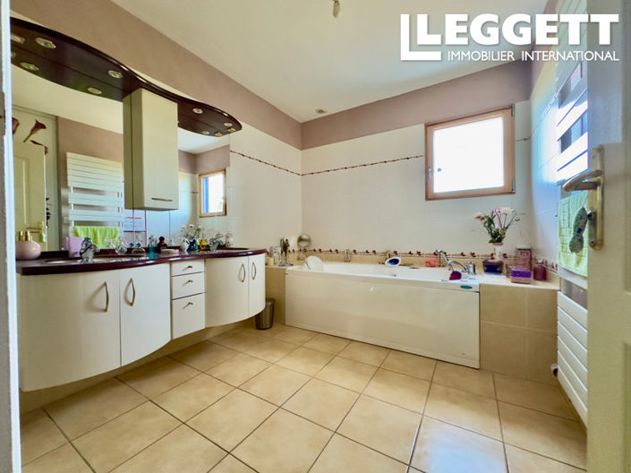 Image No.9-4 Bed House for sale