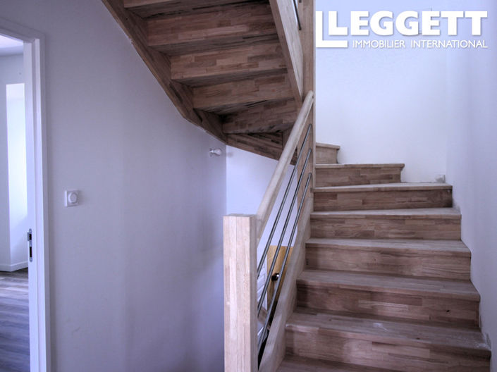 Image No.2-18 Bed House for sale