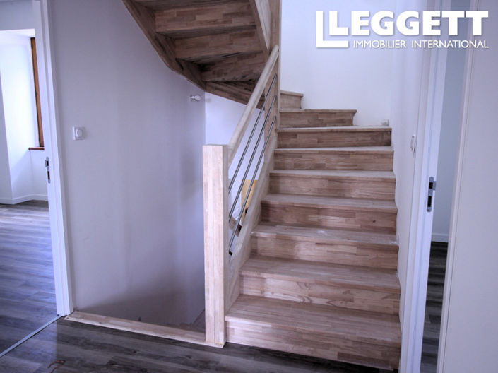 Image No.8-18 Bed House for sale